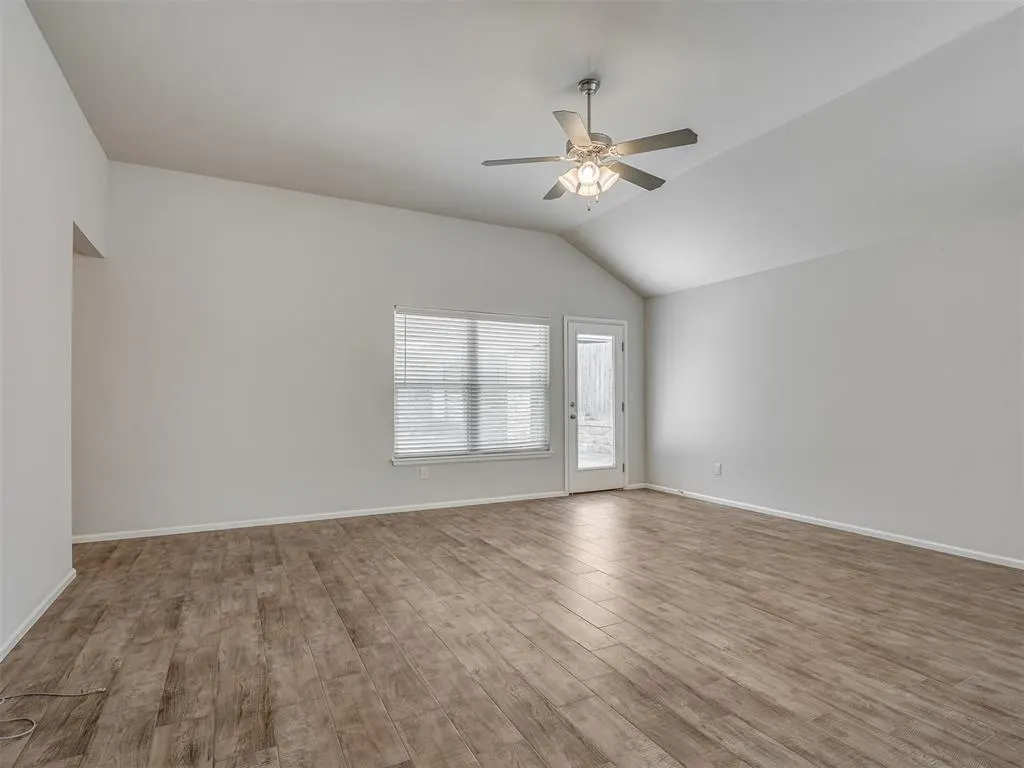 Photo 9 — 12825 NW 3rd Terrace, Yukon, OK 73099
