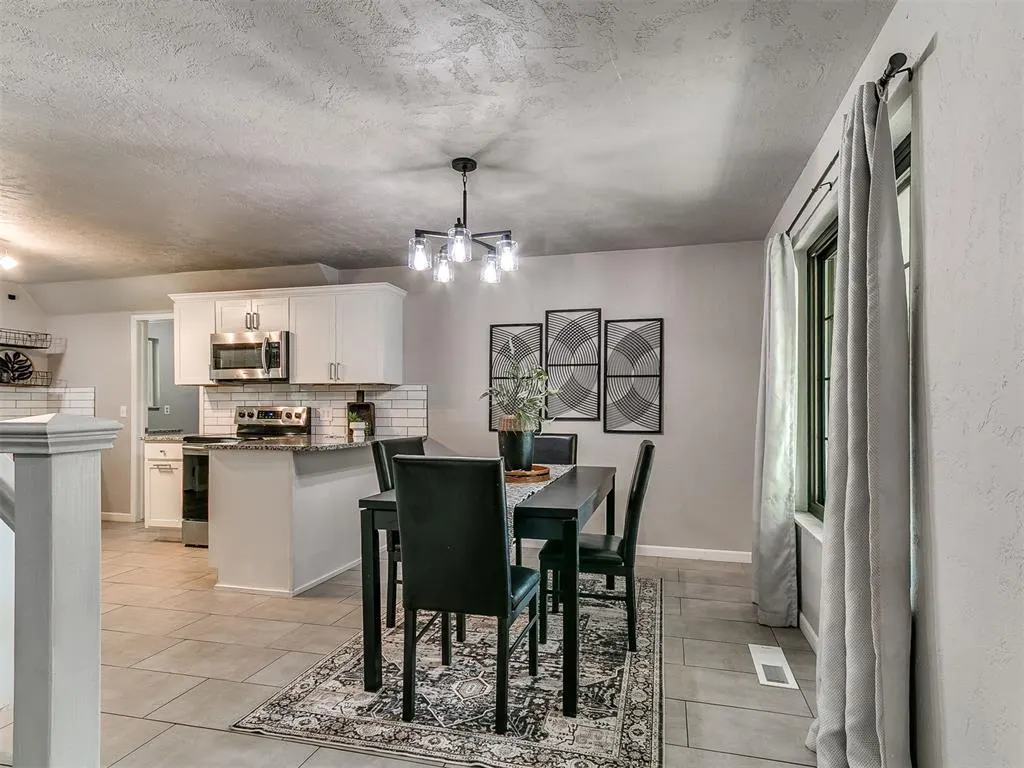 Photo 5 — 1213 Mockingbird Lane, Edmond, OK 73034