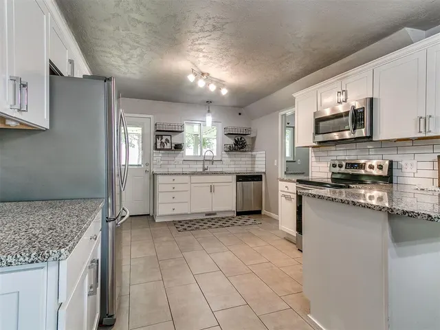 Photo 6 — 1213 Mockingbird Lane, Edmond, OK 73034