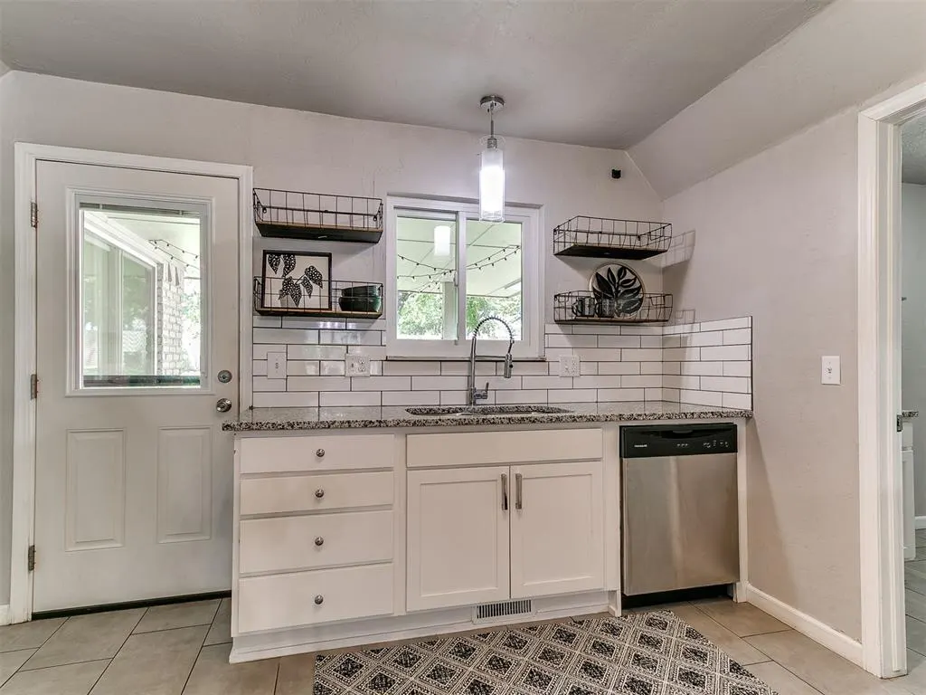 Photo 9 — 1213 Mockingbird Lane, Edmond, OK 73034