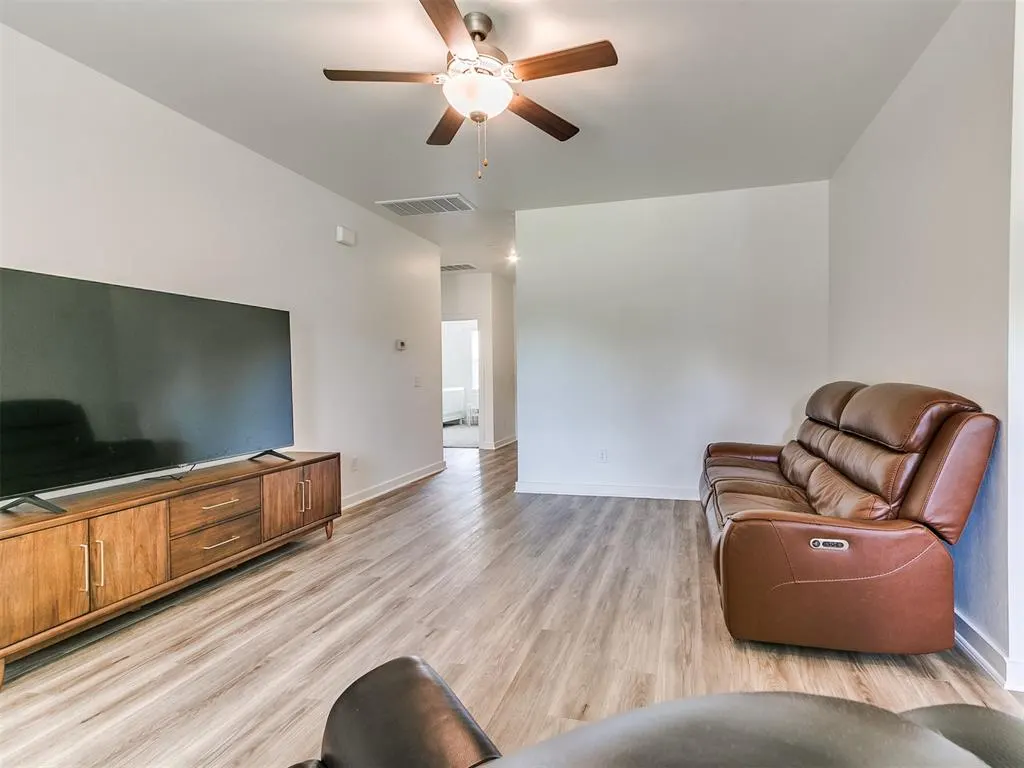 Photo 13 — 4592 Kensington Way, Edmond, OK 73025