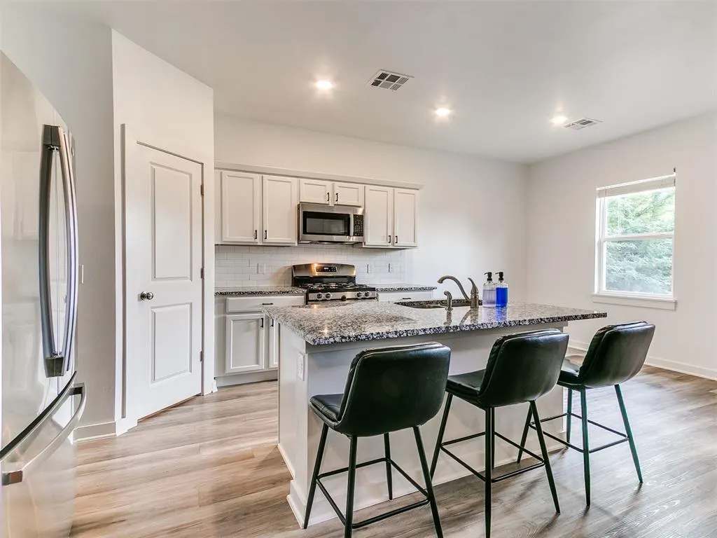 Photo 15 — 4592 Kensington Way, Edmond, OK 73025