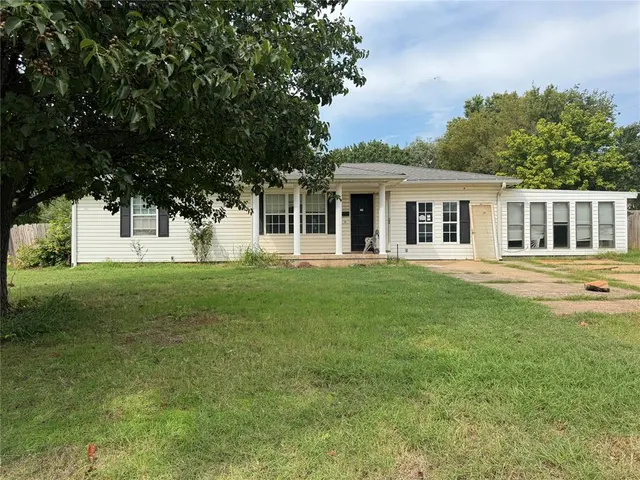 Front exterior — 1101 NW 7th Street, Lindsay, OK 73052
