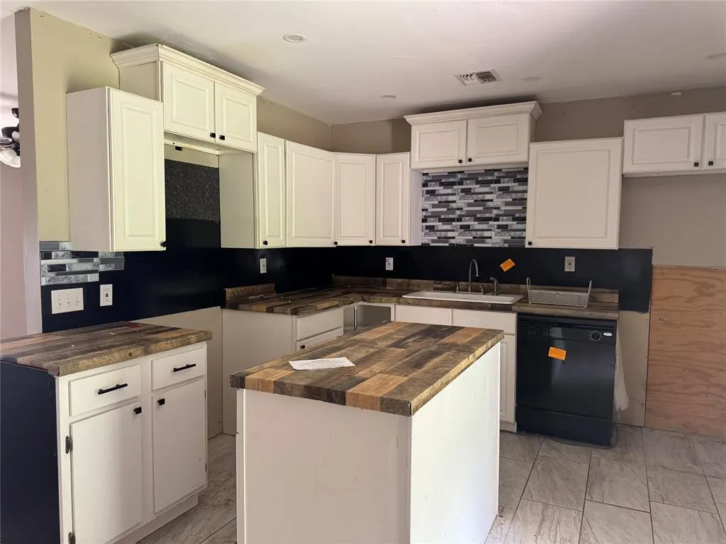 Photo 3 — 1101 NW 7th Street, Lindsay, OK 73052