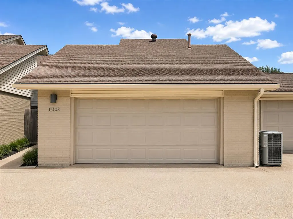 Photo 2 — 11302 N Benttree Circle, Oklahoma City, OK 73120