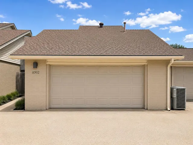 Photo 2 — 11302 N Benttree Circle, Oklahoma City, OK 73120