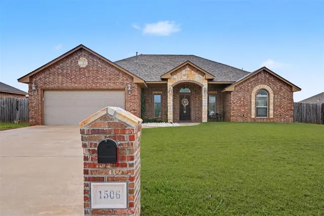 Front exterior — 1506 NE Scenic Ridge Ridge, Elgin, OK 73538
