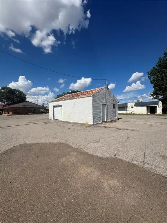 Front exterior — 202 S 4th Street, Sayre, OK 73662