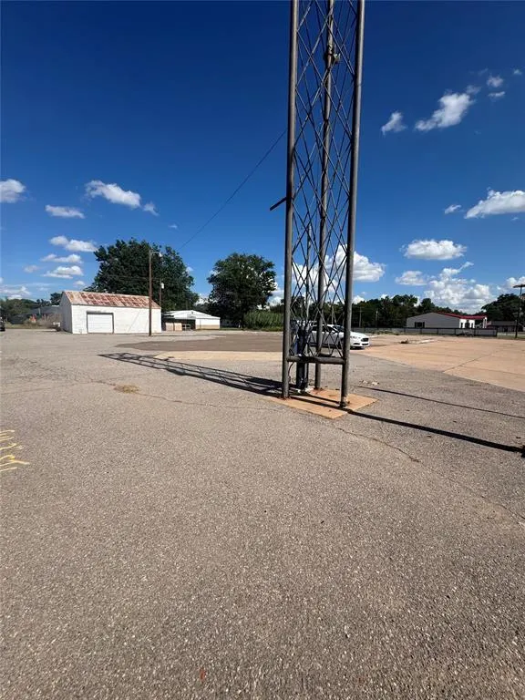 Photo 3 — 202 S 4th Street, Sayre, OK 73662