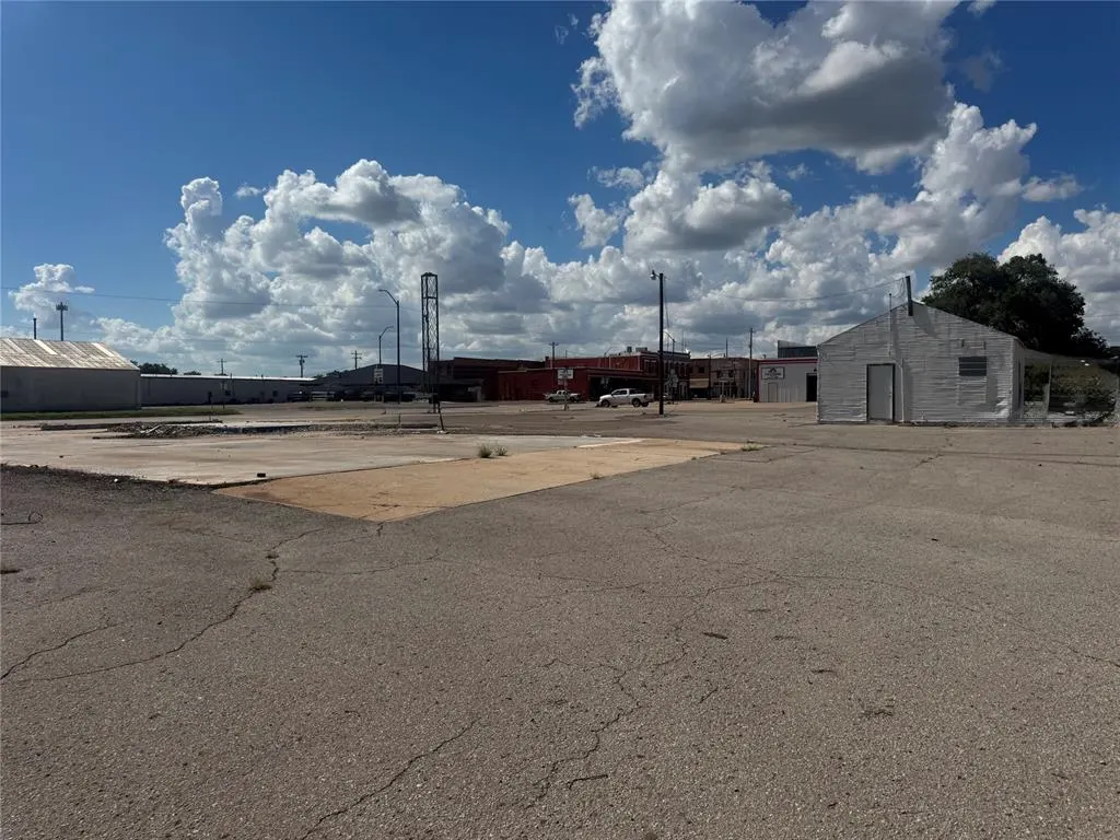 Photo 4 — 202 S 4th Street, Sayre, OK 73662