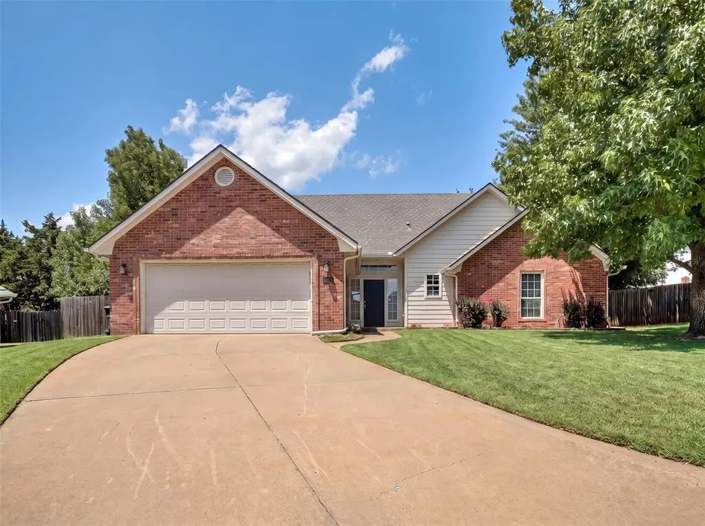 Front exterior — 1125 Richmond Road, Edmond, OK 73034