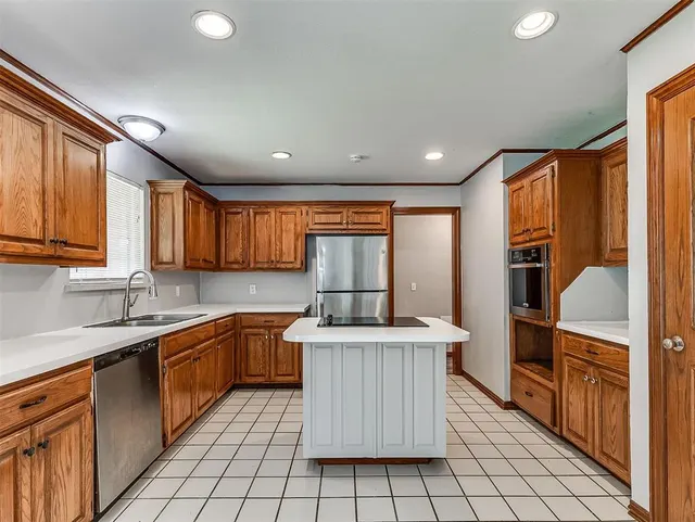 Photo 7 — 1125 Richmond Road, Edmond, OK 73034