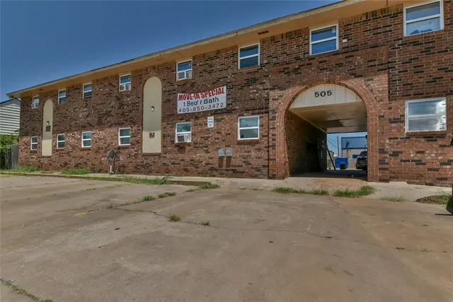 Photo 2 — 505 SW 30th Street, Oklahoma City, OK 73109