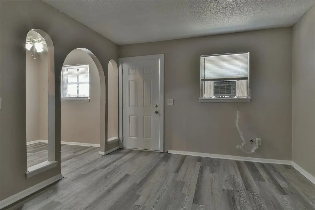 Photo 11 — 505 SW 30th Street, Oklahoma City, OK 73109