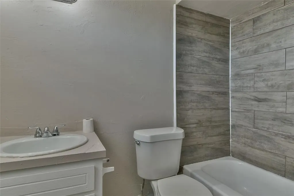 Photo 14 — 505 SW 30th Street, Oklahoma City, OK 73109