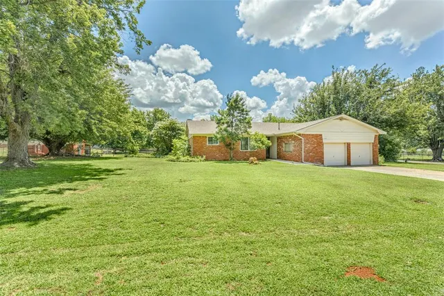 Front exterior — 708 E Lea Terrace, Mustang, OK 73064