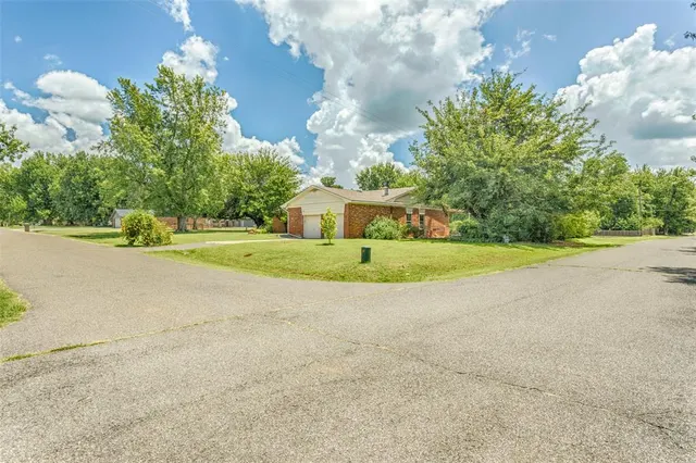 Photo 4 — 708 E Lea Terrace, Mustang, OK 73064