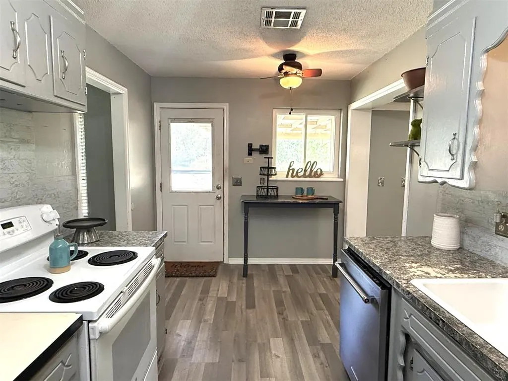 Photo 16 — 708 E Lea Terrace, Mustang, OK 73064