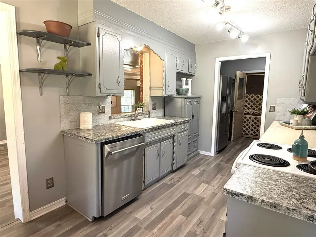 Photo 18 — 708 E Lea Terrace, Mustang, OK 73064