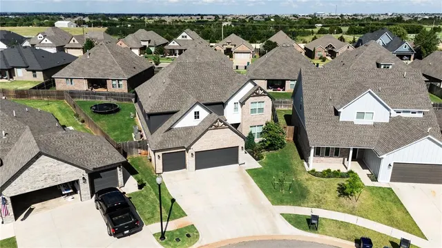 Photo 5 — 14516 Chambery Court, Yukon, OK 73099