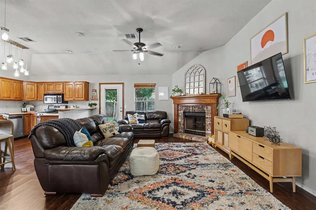 Photo 3 — 1904 Joseph Drive, Edmond, OK 73003