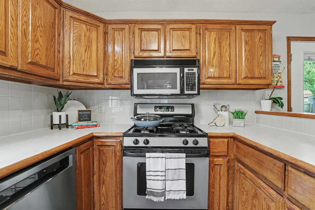 Photo 9 — 1904 Joseph Drive, Edmond, OK 73003