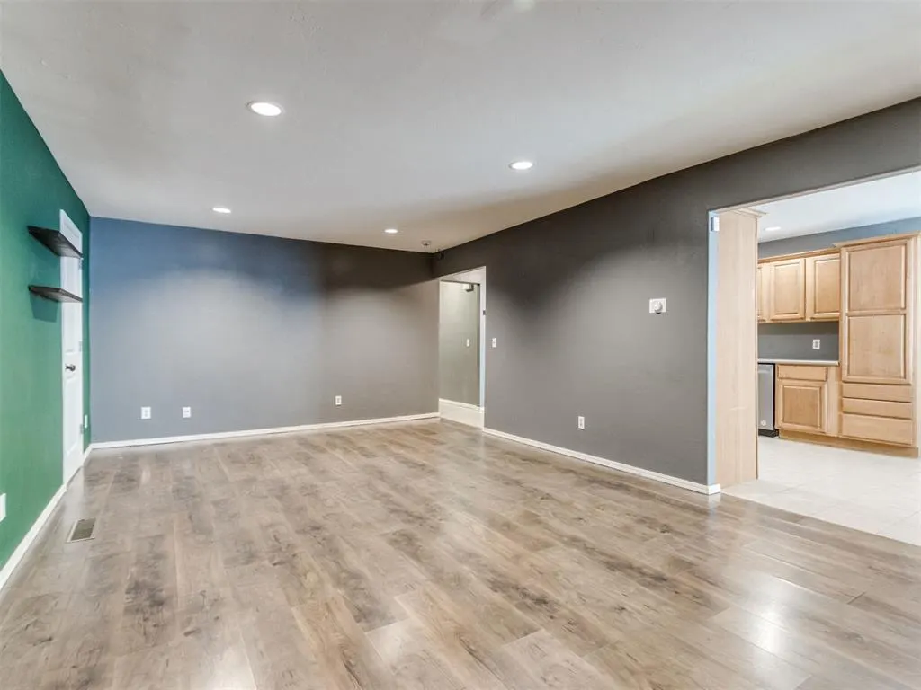 Photo 8 — 1129 Hawthorne Drive, Oklahoma City, OK 73110