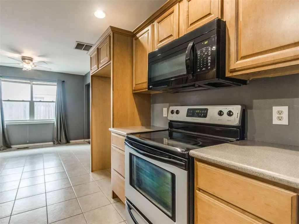 Photo 10 — 1129 Hawthorne Drive, Oklahoma City, OK 73110