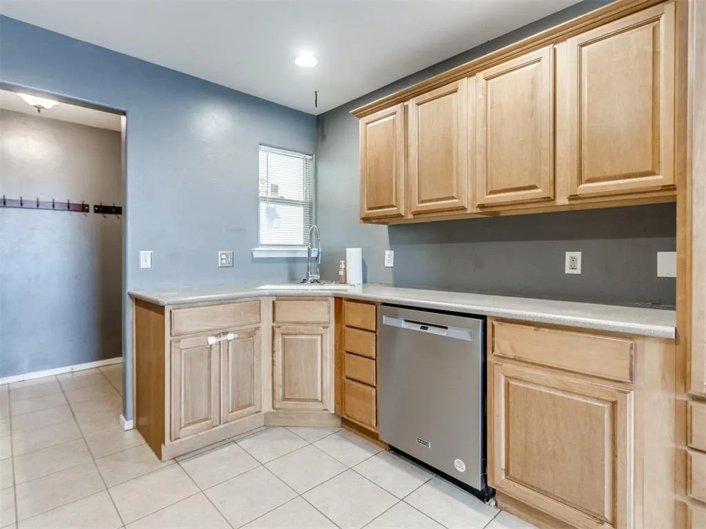 Photo 13 — 1129 Hawthorne Drive, Oklahoma City, OK 73110