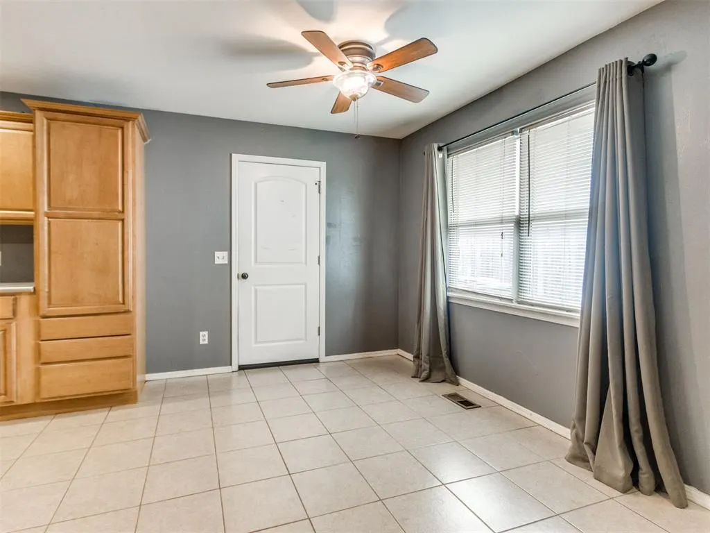 Photo 15 — 1129 Hawthorne Drive, Oklahoma City, OK 73110