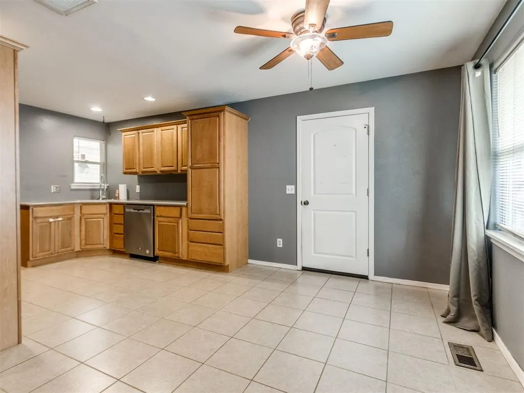 Photo 16 — 1129 Hawthorne Drive, Oklahoma City, OK 73110