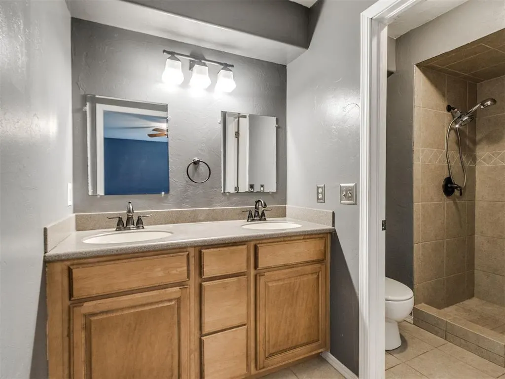 Photo 33 — 1129 Hawthorne Drive, Oklahoma City, OK 73110