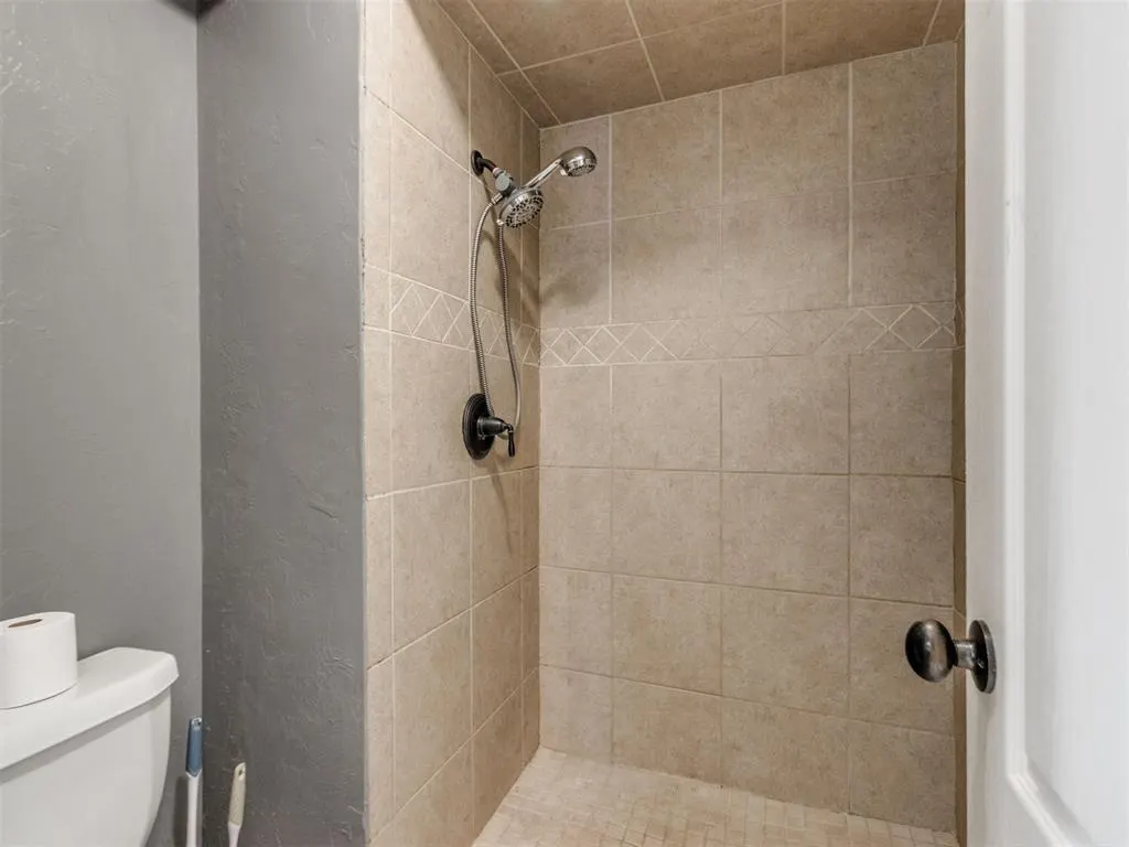 Photo 34 — 1129 Hawthorne Drive, Oklahoma City, OK 73110