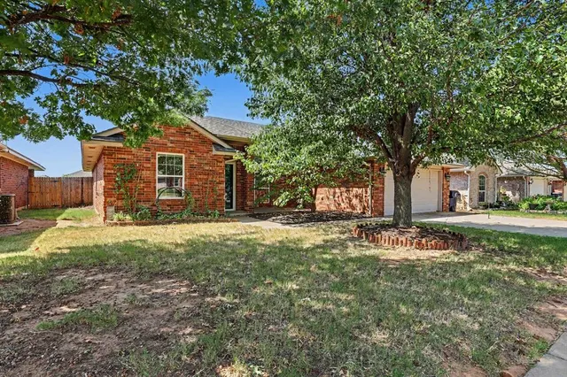 Photo 2 — 11632 SW 11th Street, Yukon, OK 73099