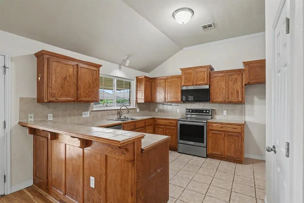 Photo 9 — 11632 SW 11th Street, Yukon, OK 73099