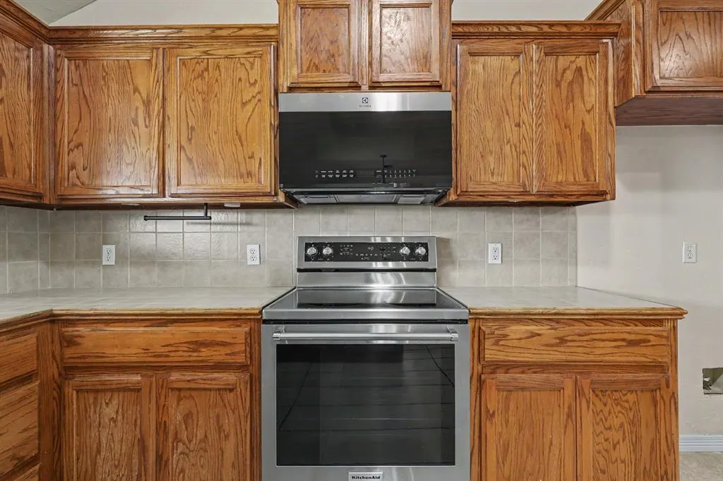 Photo 11 — 11632 SW 11th Street, Yukon, OK 73099
