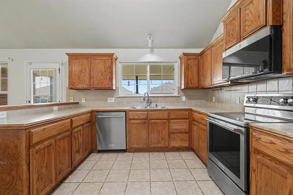 Photo 12 — 11632 SW 11th Street, Yukon, OK 73099