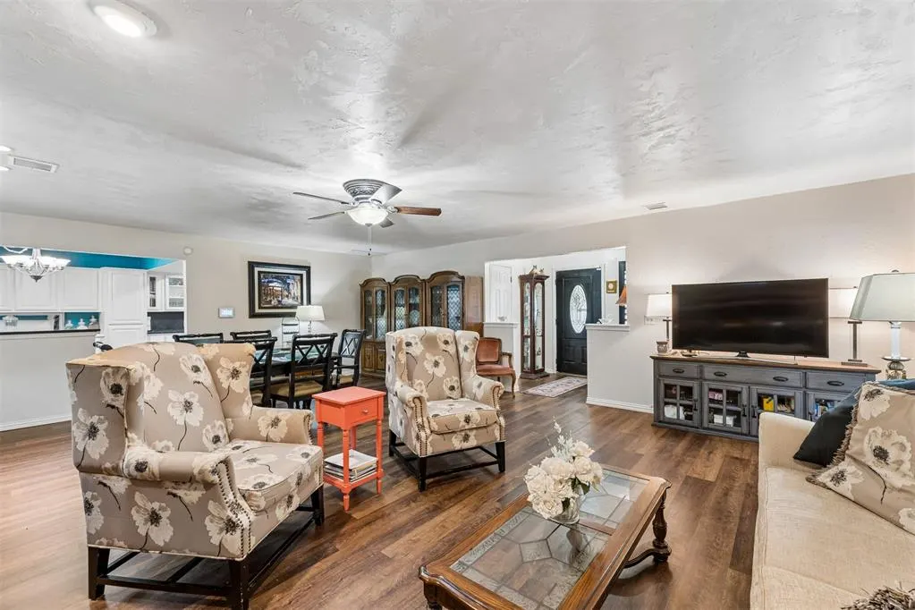 Photo 14 — 9809 S Country Club Drive, Oklahoma City, OK 73159