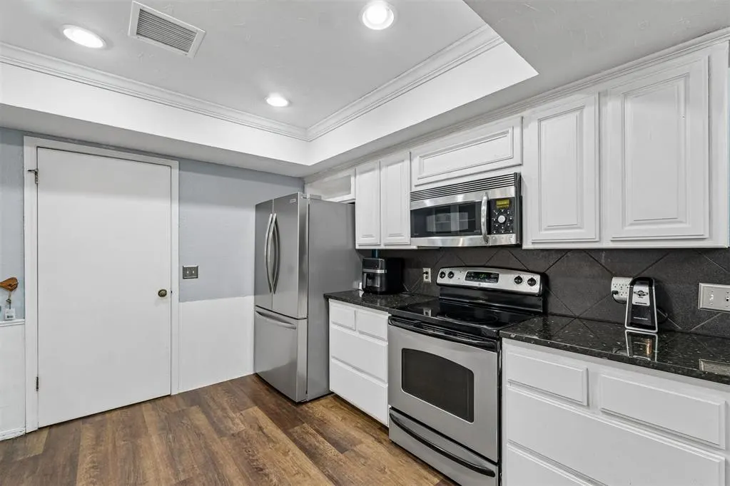 Photo 21 — 9809 S Country Club Drive, Oklahoma City, OK 73159