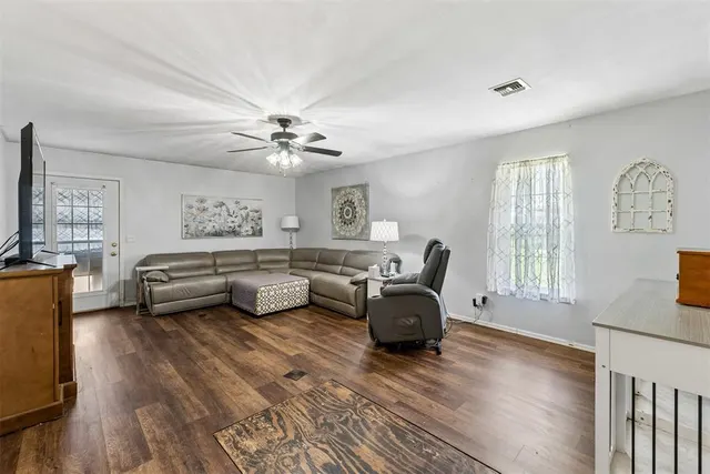 Photo 3 — 9809 S Country Club Drive, Oklahoma City, OK 73159