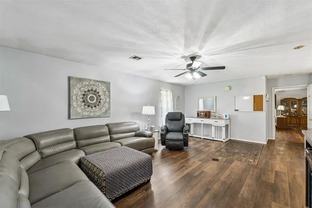 Photo 2 — 9809 S Country Club Drive, Oklahoma City, OK 73159