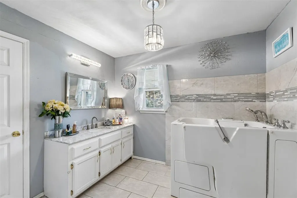 Photo 8 — 9809 S Country Club Drive, Oklahoma City, OK 73159