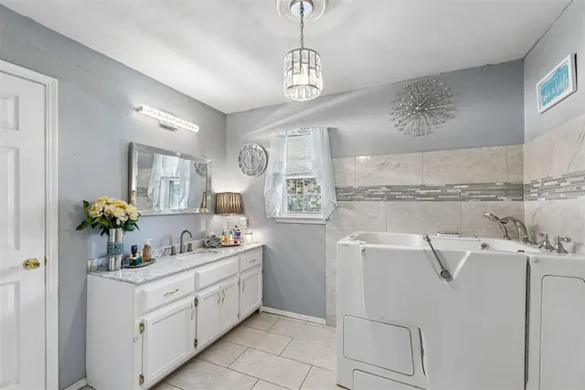 Photo 8 — 9809 S Country Club Drive, Oklahoma City, OK 73159