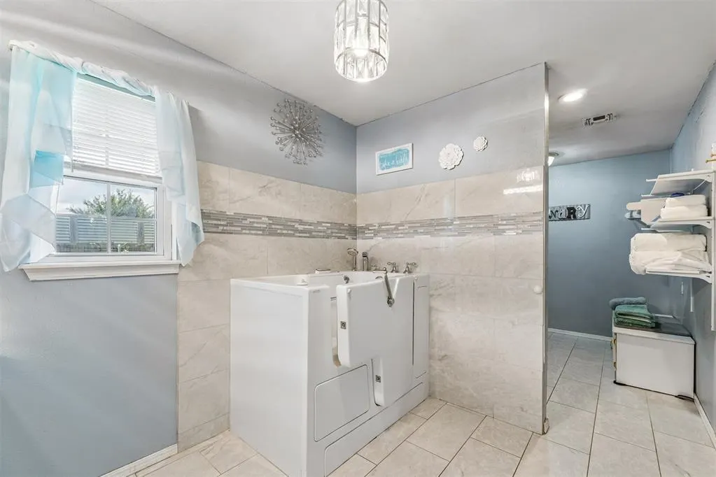 Photo 9 — 9809 S Country Club Drive, Oklahoma City, OK 73159