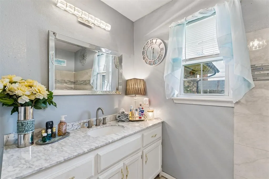 Photo 10 — 9809 S Country Club Drive, Oklahoma City, OK 73159