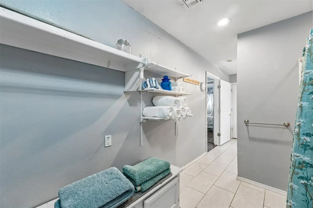 Photo 12 — 9809 S Country Club Drive, Oklahoma City, OK 73159