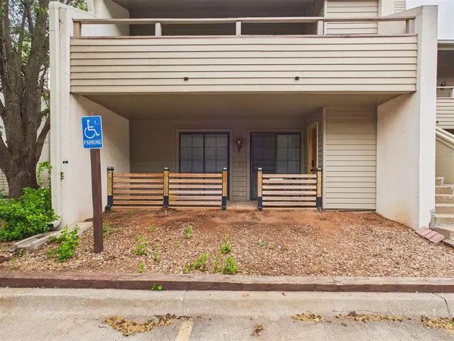 Photo 2 — 11130 Stratford Drive 325, Oklahoma City, OK 73120