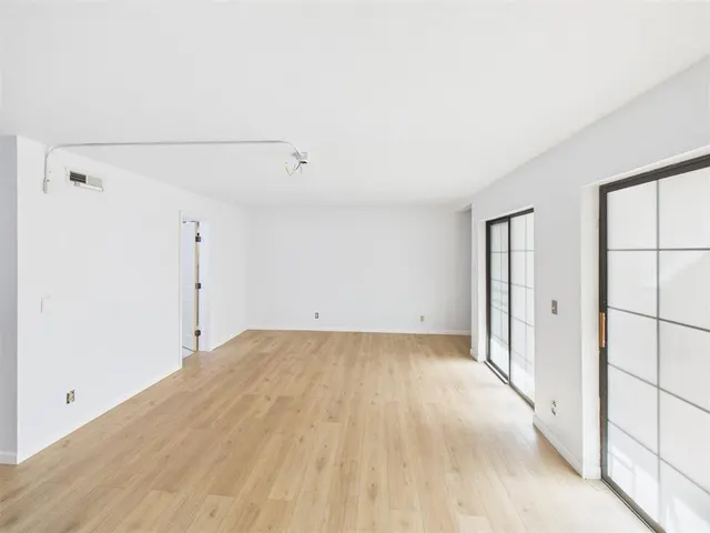 Photo 5 — 11130 Stratford Drive 325, Oklahoma City, OK 73120