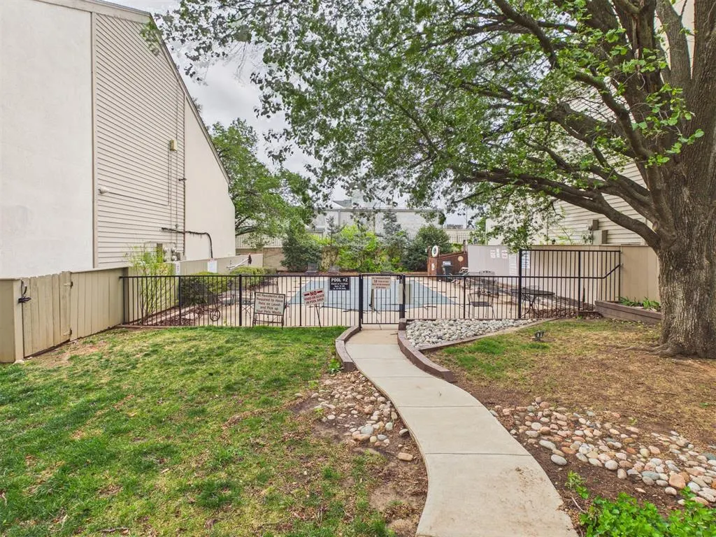 Photo 17 — 11130 Stratford Drive 325, Oklahoma City, OK 73120