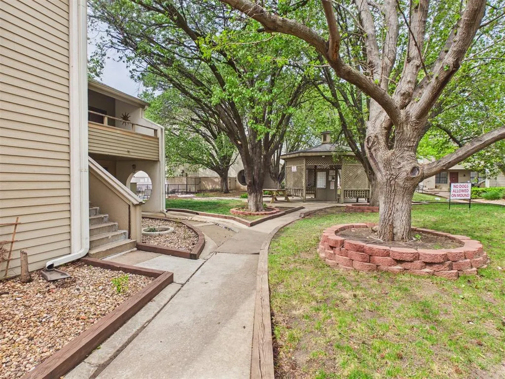 Photo 19 — 11130 Stratford Drive 325, Oklahoma City, OK 73120
